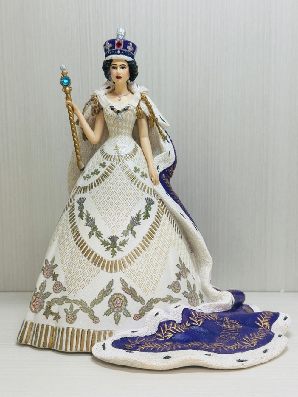 The Coronation of Queen Elizabeth II Figurine Hamilton Collection New with COA
